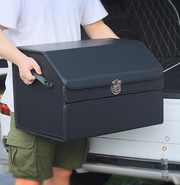 Trunk organizer in a car boot
